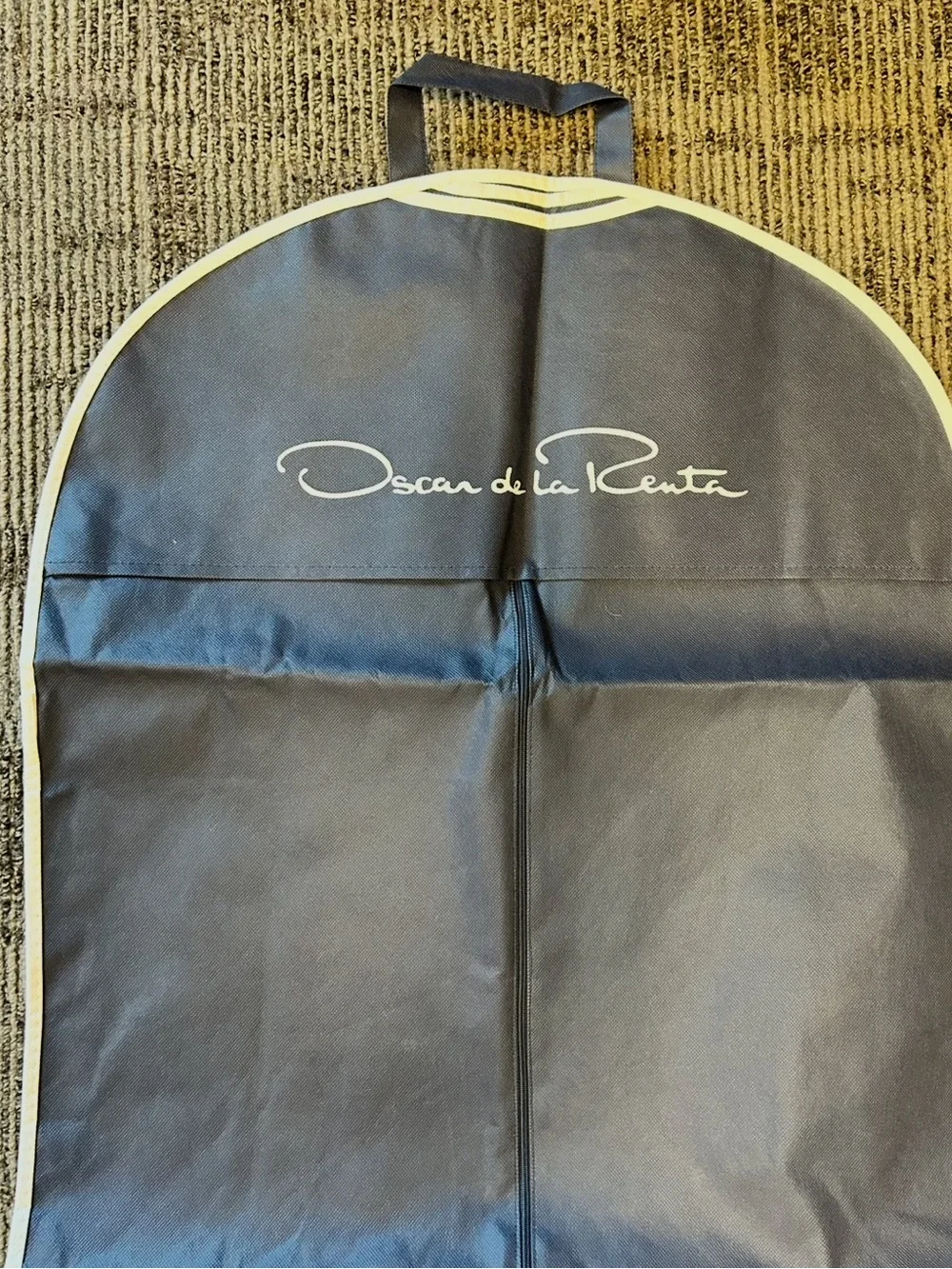 Oscar de la Renta • Garment Bag
